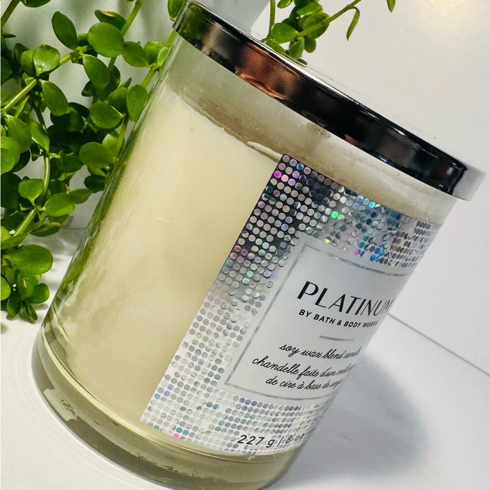 Bath & Body Works Platinum 1 Wick Candle - Holographic Silver NWOT - Picture 3 of 9